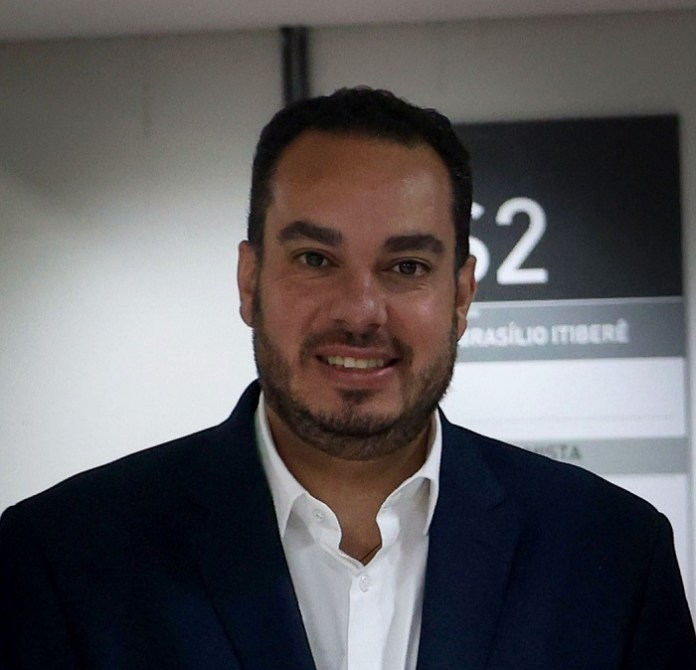 Paulo Martins encanta Deltan Dallagnol