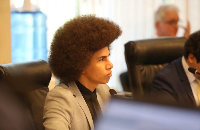 Renato Freitas tenta atrasar implantação do Código de Ética