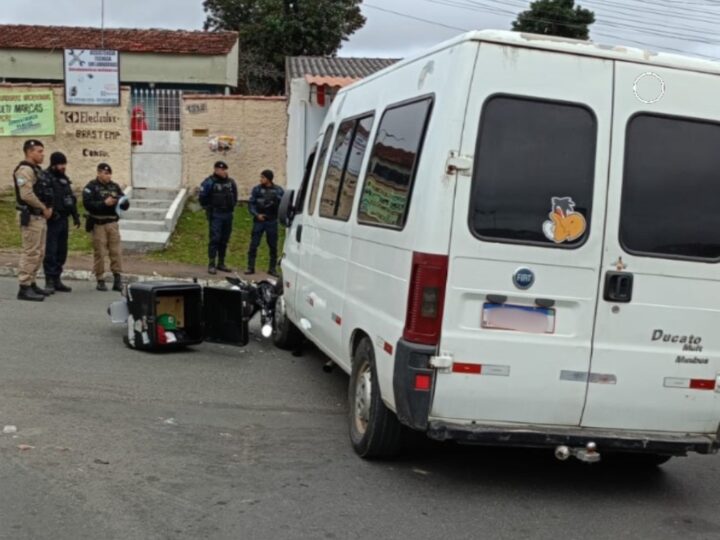 Motoboy morre em colisão com van em Fazenda Rio Grande