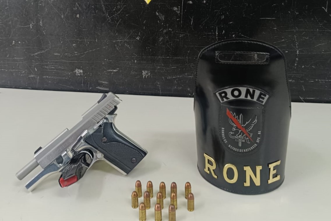 RONE apreende pistola durante operação no bairro Parolin