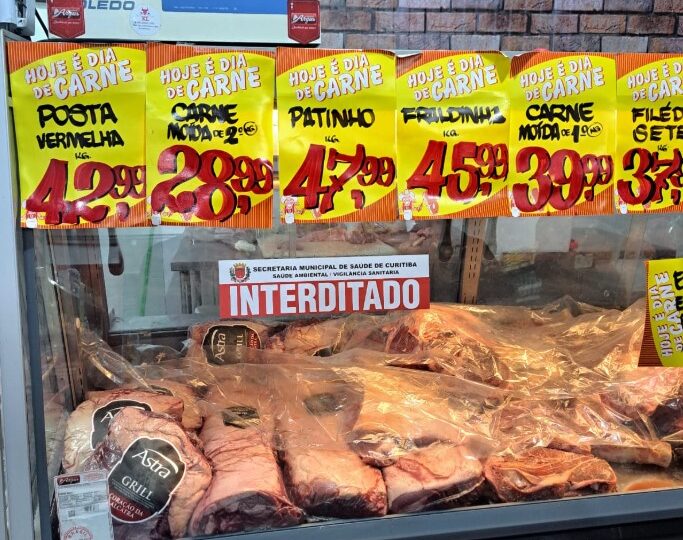 PCPR e Vigilância Sanitária autuam mercado por irregularidades sanitárias em Curitiba