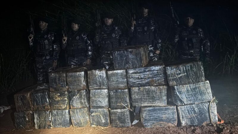 RONE prende 8 e apreende quase uma tonelada de maconha