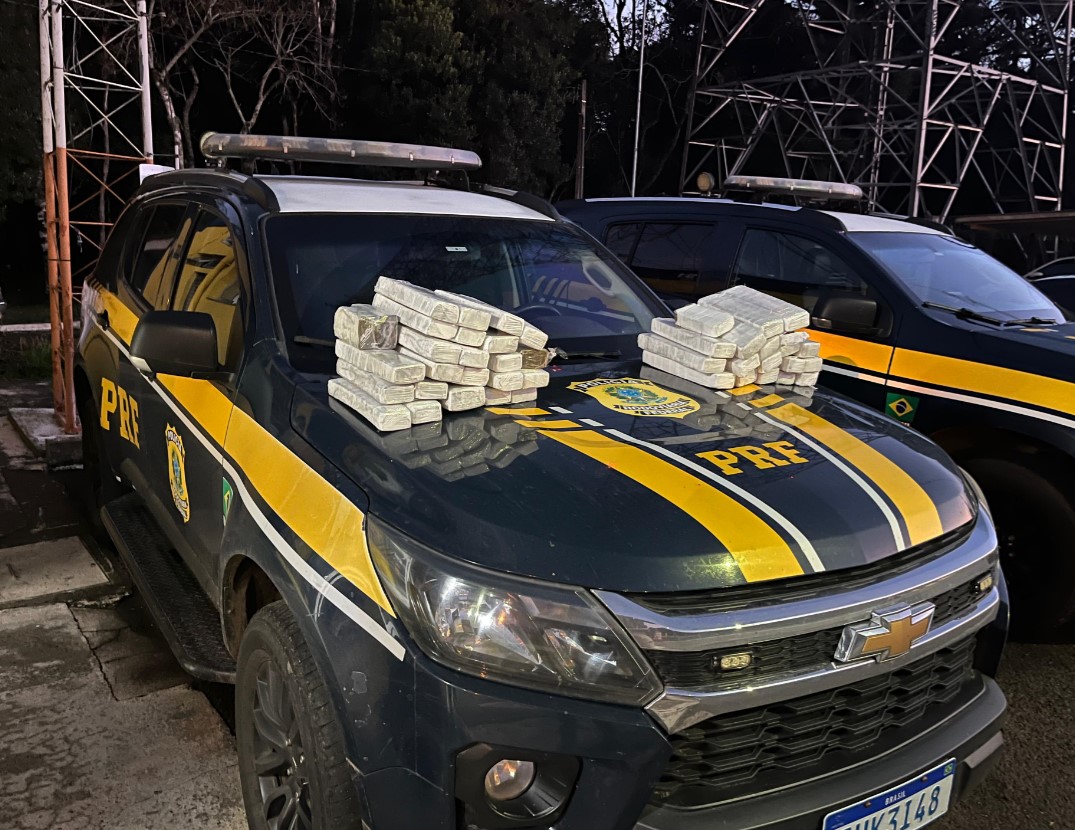 PRF apreende 32 quilos de maconha em ônibus na BR-277