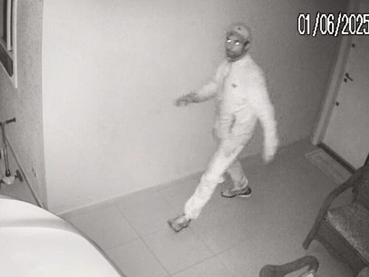 Casal é rendido e roubado dentro de apartamento no Tarumã; câmera registrou a ação