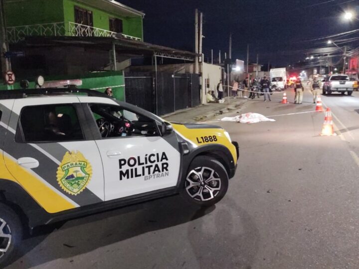 Rapaz morre atropelado e pai da vítima impede que população agrida motorista atropelador