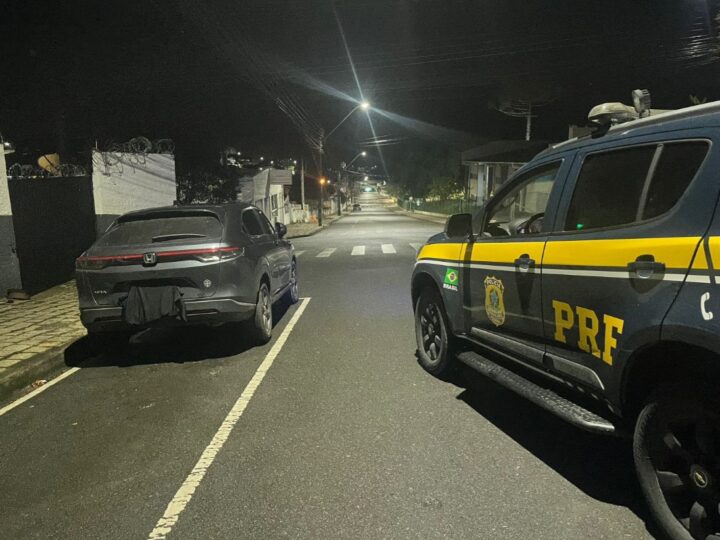 PRF aborda em Campina Grande do Sul, SUV que foi roubada no Rio de Janeiro