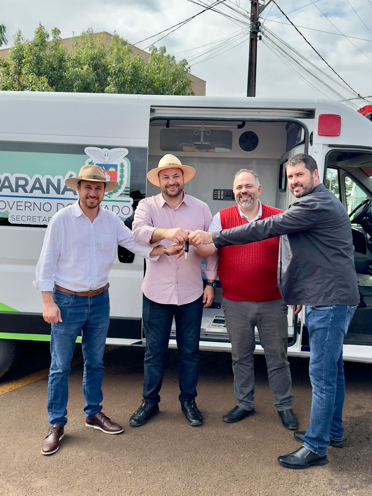 Deputado Geraldo Mendes participa da entrega de duas ambulâncias durante reinauguração da UBS do Presidente Vargas em Laranjeiras do Sul
