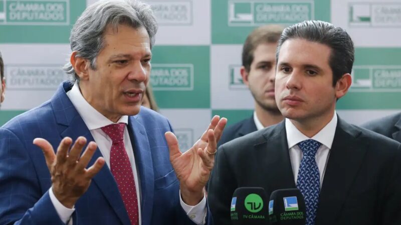 Equipe econômica apresentará a líderes partidários alternativas a IOF