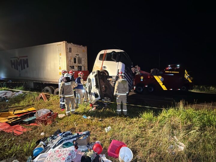 Mãe e filho ficam presos às ferragens após grave acidente na BR-163 em Cascavel