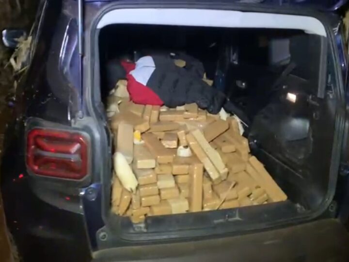Motorista abandona carro com 300 kg de maconha e foge em plantação após perseguição na BR-277 em Cascavel