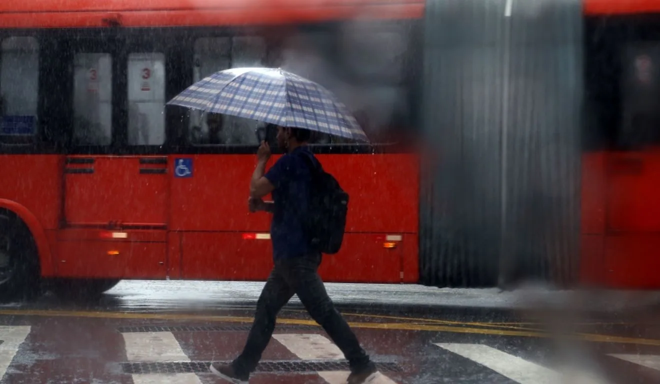 Curitiba Sob Alerta: INMET Adverte para Chuvas Intensas na Próxima Semana