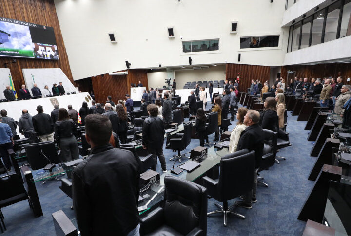 Quitandinha Celebra 64 Anos: Assembleia Legislativa Honra Pioneiros e Personalidades Marcantes