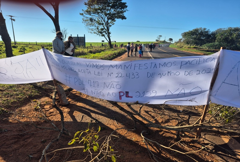 Protesto Indígena Interdita BR-272 no Oeste do Paraná, Causando Transtornos no Tráfego