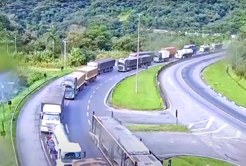 BR-277: Deslizamento Interdita Pista Litoral, Tráfego em Mão Dupla