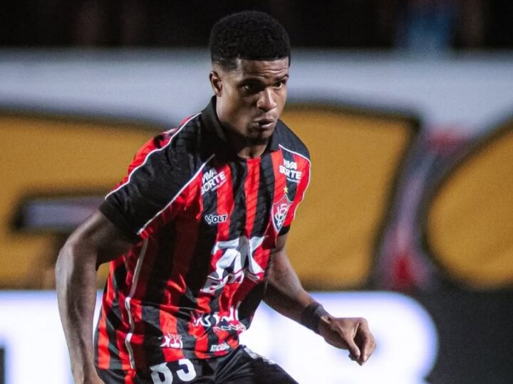 Choque no Brasileirão: Entrada Violenta Causa Fratura Exposta em Jogador do Vitória