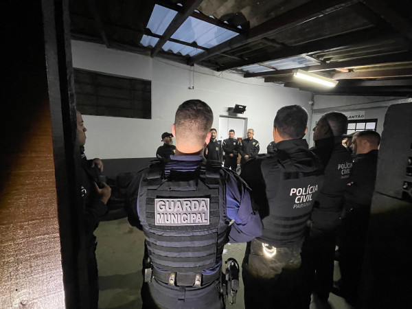 PCPR e GM prendem três pessoas em flagrante por tráfico de drogas em Colombo
