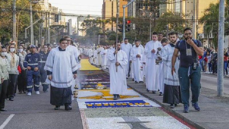 Curitiba se prepara para celebrar Corpus Christi com missa campal, procissão e show de Padre Manzotti