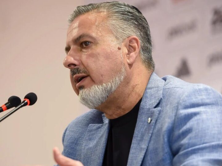 Diretor do Flamengo Aponta Vlahović como Contratação Ideal e Define Preço de Wesley