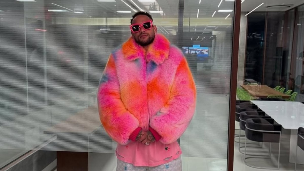Neymar Ousa com Look Rosa Avaliado em Mais de R$ 200 Mil em Festa Junina