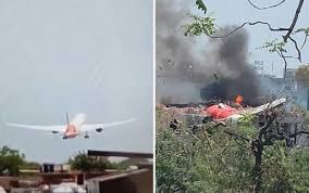 Vídeo mostra acidente com avião na Índia