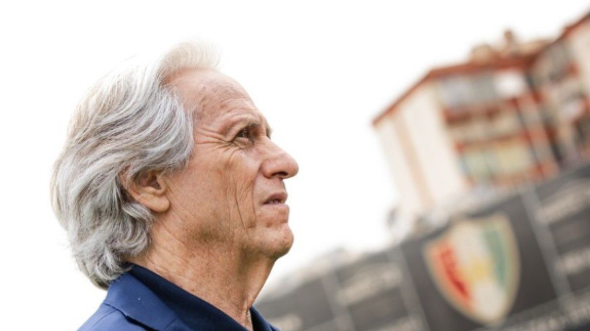 De Volta às Raízes: Jorge Jesus Visita Clube que o Lançou para o Mundo do Futebol