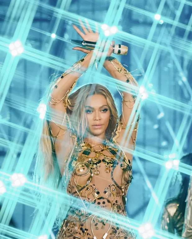 Beyoncé: Como um Incidente no Palco Revelou a Arte da Presença e do Poder