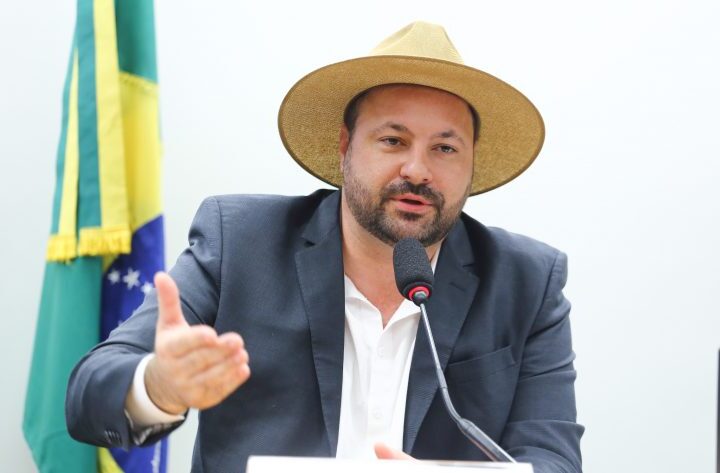 Deputado Geraldo Mendes propõe projeto de exame oftalmológico aos 6 meses de vida como complemento ao “teste do olhinho”