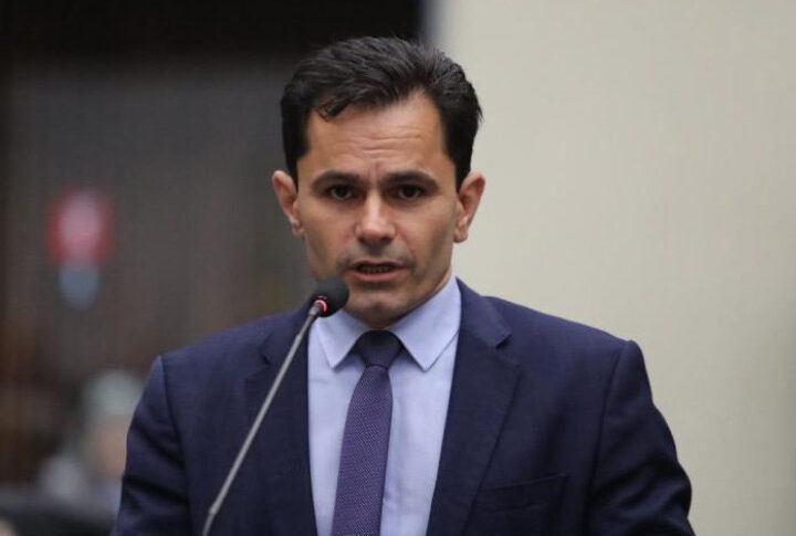 Escoliose: Diagnóstico Precoce é Crucial para Saúde da Coluna, Alerta o Paraná