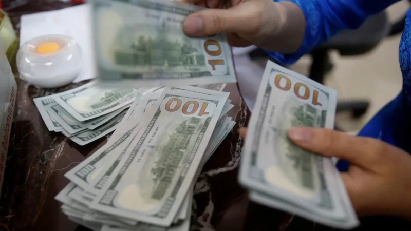 Dólar em Mínima de 8 Meses: Real Alcança Novo Fôlego e Alivia Pressão Inflacionária