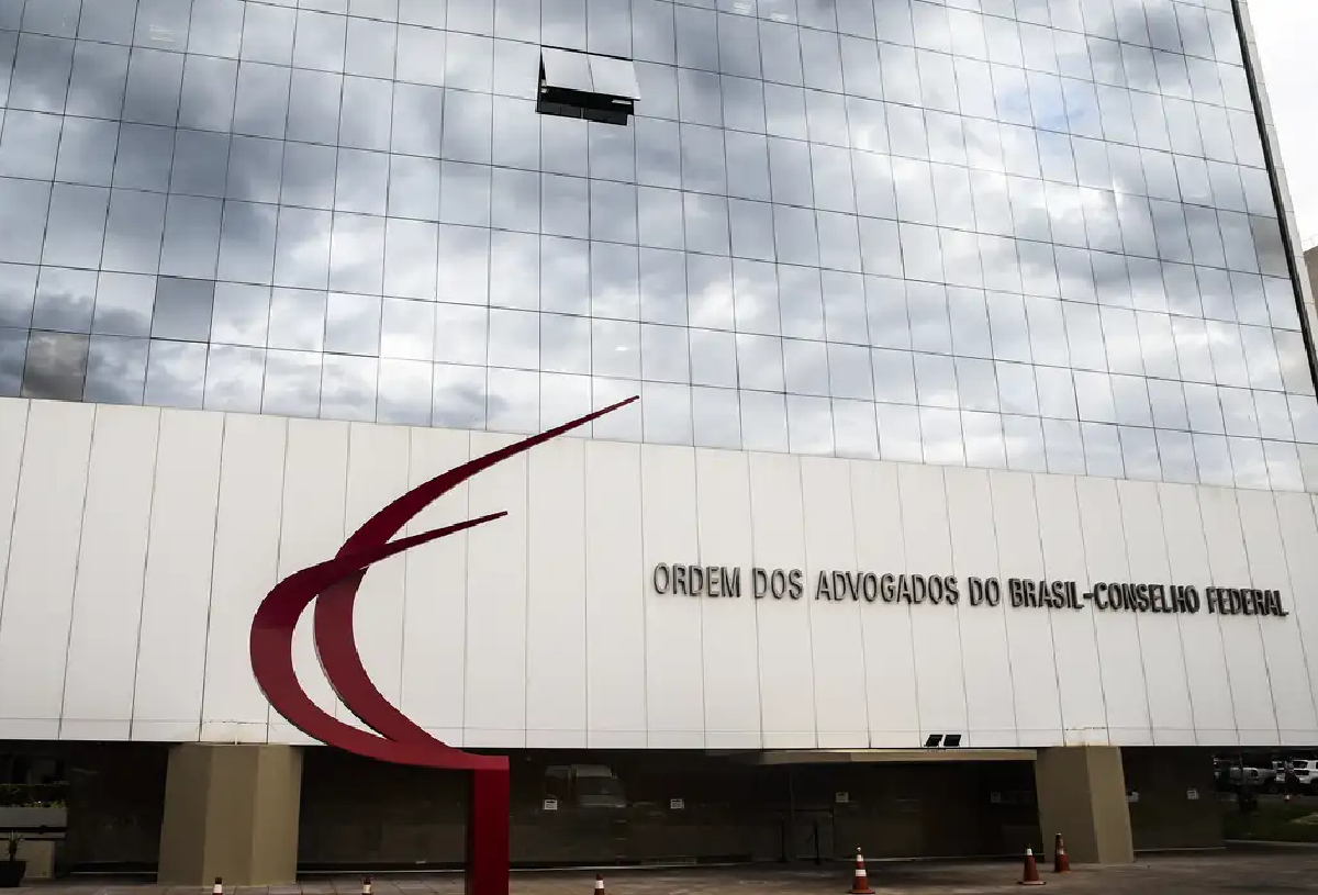 OAB Veta Inscrição de Condenados por Racismo: Acesso à Advocacia é Barrado