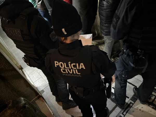 PCPR e PMPR prendem 66 pessoas em megaoperação contra grupo que controlava o tráfico no centro de Curitiba
