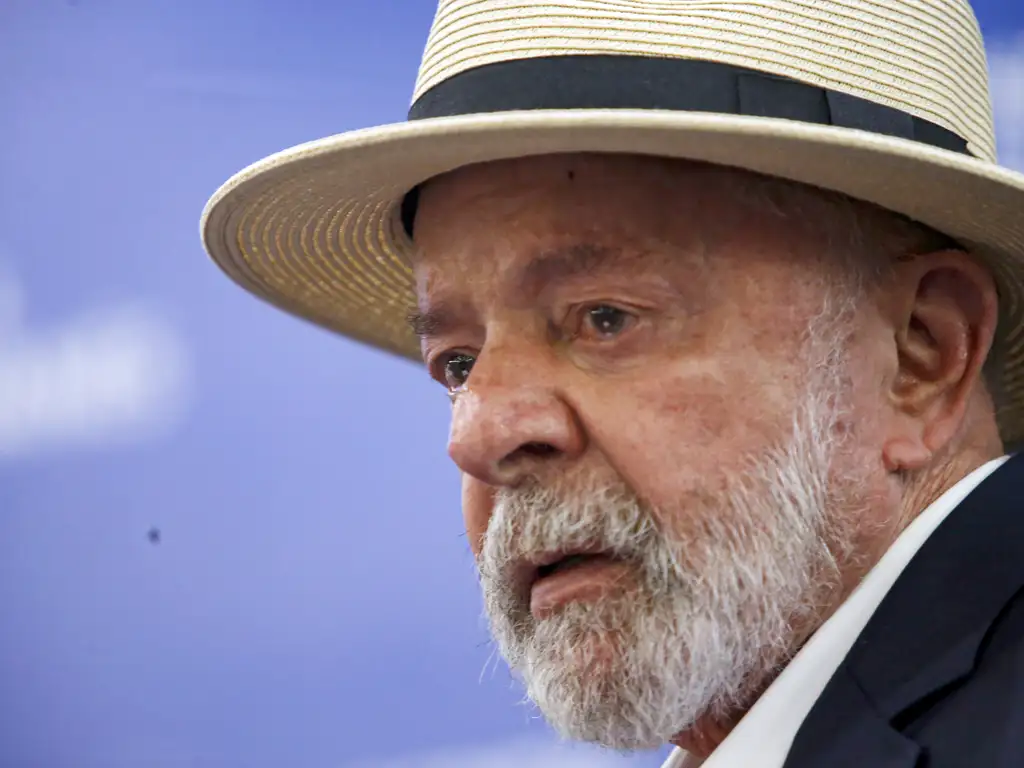 Em Declínio Digital, Lula Intensifica Apelo por Controle das Redes Sociais