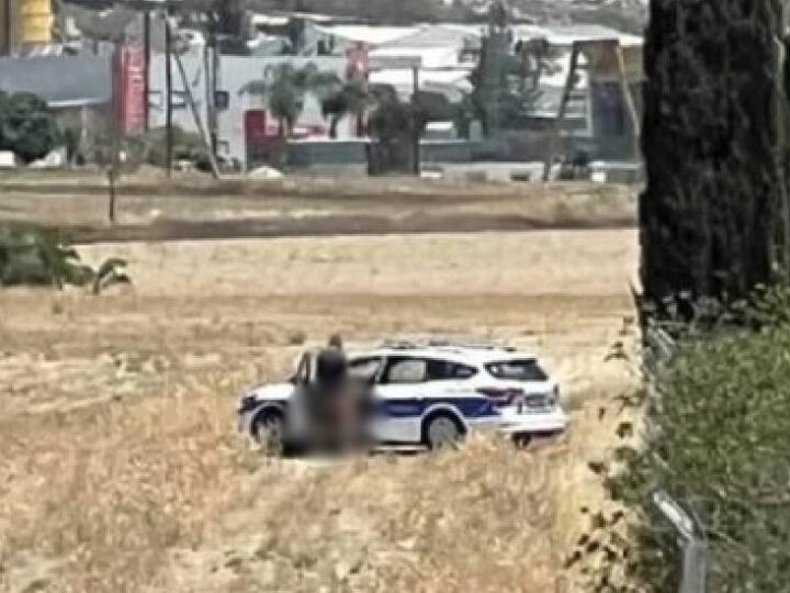 Escândalo em Chipre: Policiais flagrados em ato sexual dentro de viatura em plena luz do dia