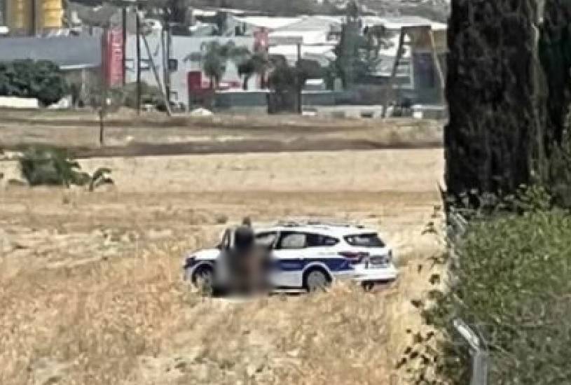 Escândalo em Chipre: Policiais flagrados em ato sexual dentro de viatura em plena luz do dia