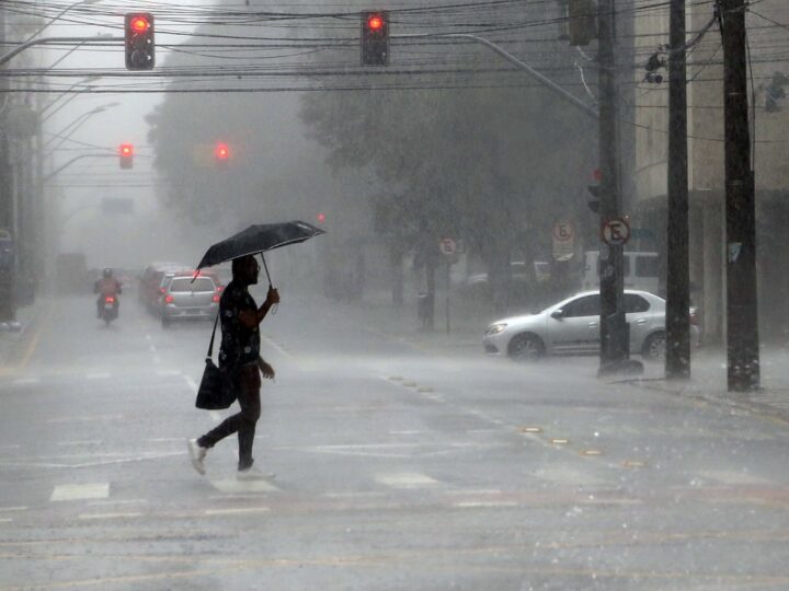 Paraná em Alerta: Temporais com Ventos Fortes Atingem o Estado