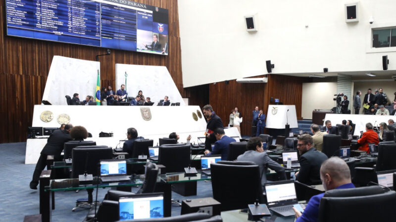 Reajuste Salarial de Professores da Rede Estadual Ganha Força na Assembleia Legislativa do Paraná