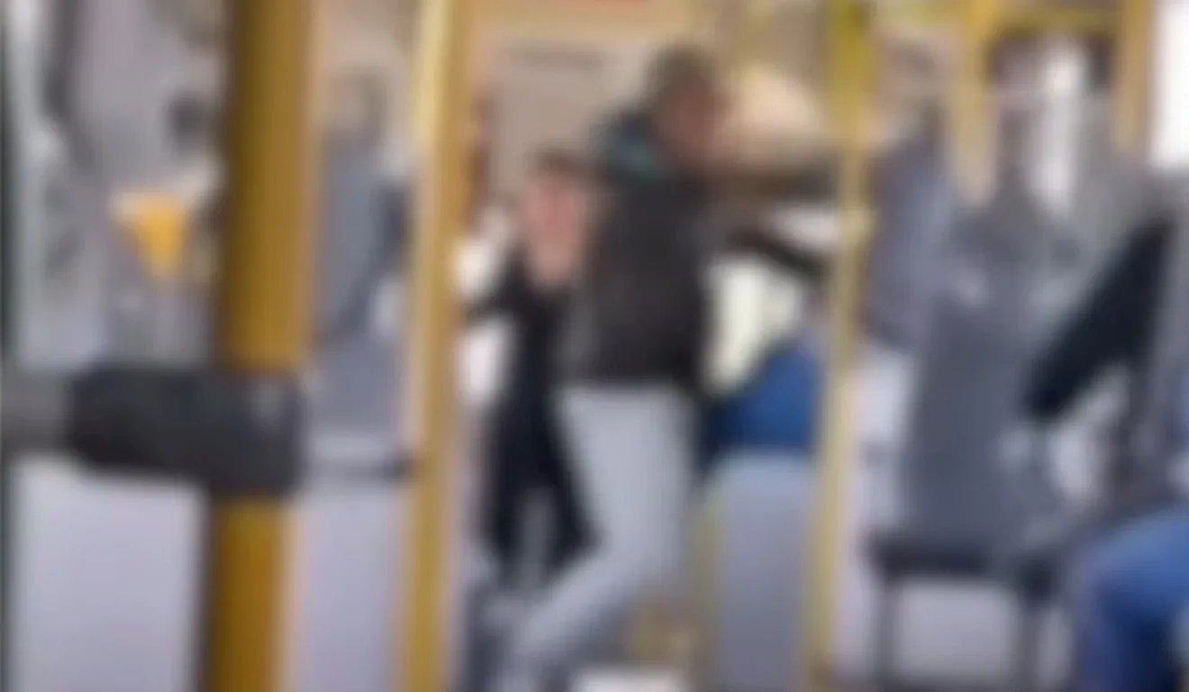Violência no Transporte Público: Motorista de ônibus é brutalmente agredido por passageiro que se recusou a pagar em Curitiba