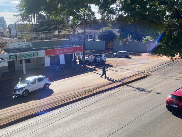 Colisão entre veículos deixa ferido no bairro Alto Alegre, em Cascavel