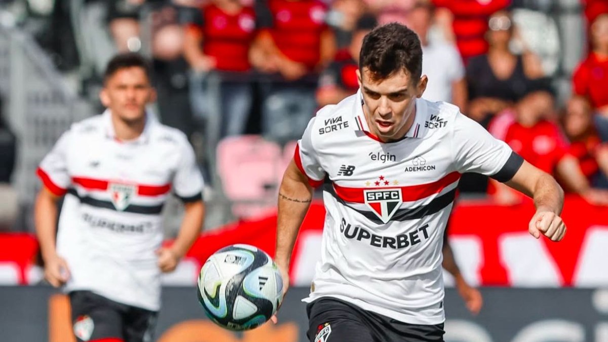 São Paulo FC: Crespo Assume o Comando em Busca de Títulos em 2025; Confira o Calendário e Odds