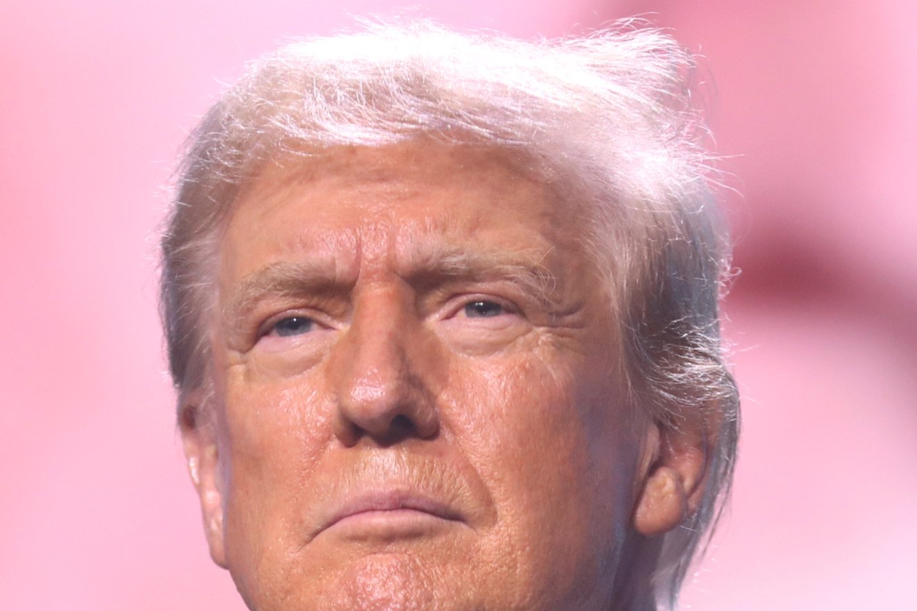 Trump Avalia Sanções Contra Moraes em Meio a Pressão de Eduardo Bolsonaro, Revela Washington Post