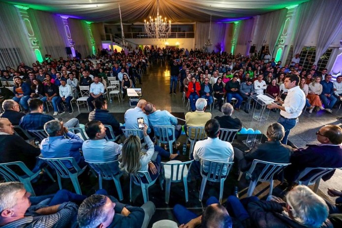 A febre Alexandre Curi no Paraná