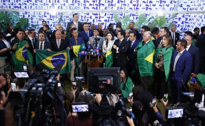 Deputados declaram guerra ao STF