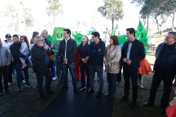 Políticos levam filhas em eventos da prefeitura