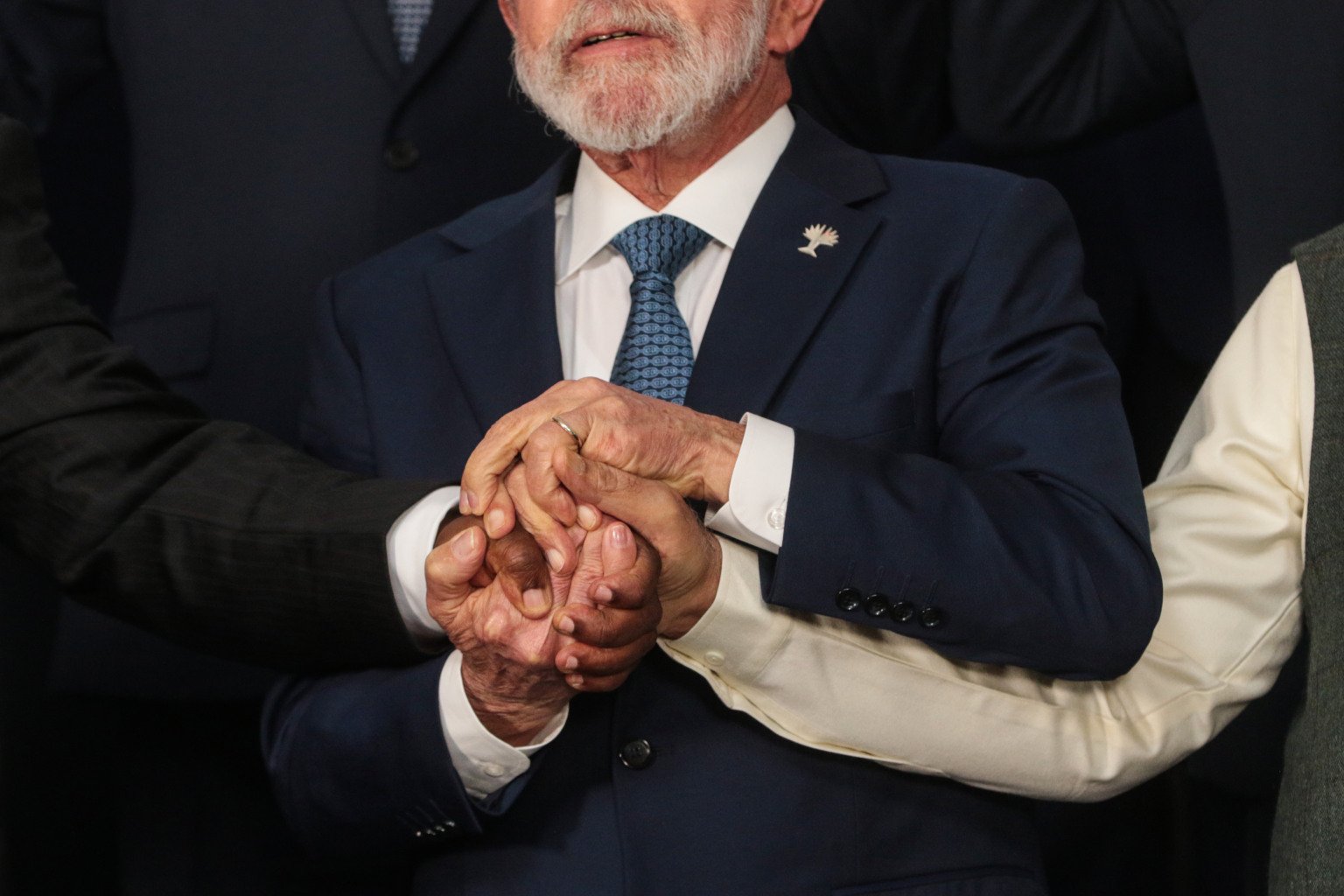 Lula Critica ‘Interferência’ de Trump, Mas Histórico Revela Atuação Internacional e Apelos Externos