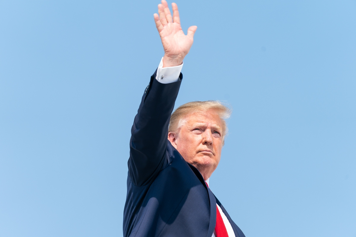 Trump Intervém em Defesa de Bolsonaro e Ataca ‘Sistema Injusto’ no Brasil