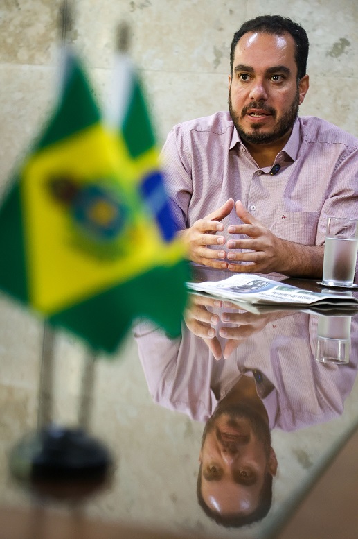 Paulo Martins se desfilia do PL para disputar o governo