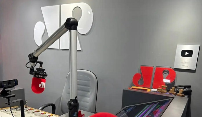RCC News, às 7h, nas redes sociais ou no dial
