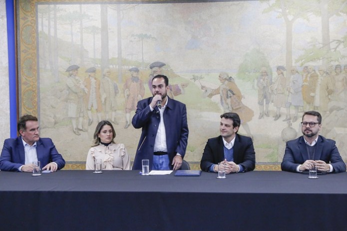 Paulo Martins assume a Prefeitura de Curitiba
