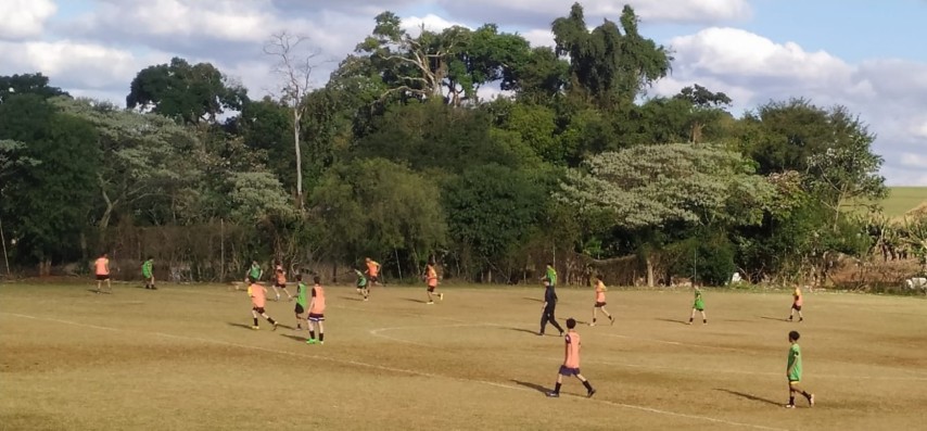 Projeto Talentos de Jesus leva jovens atletas de Corbélia para avaliações no CT do Cascavel FCC