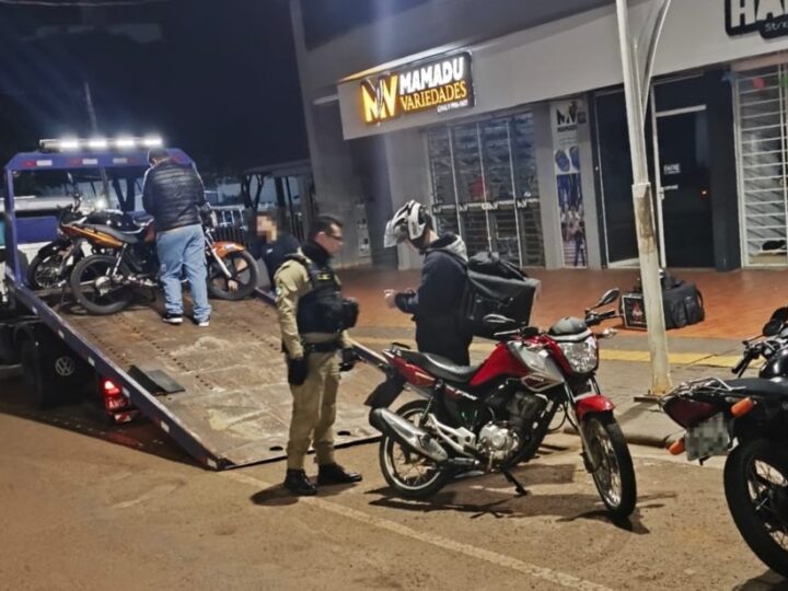 Operação de Trânsito em Cafelândia resulta em motocicletas recolhidas e condutor com CNH suspensa notificado
